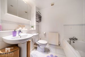 Ensuite 2- click for photo gallery